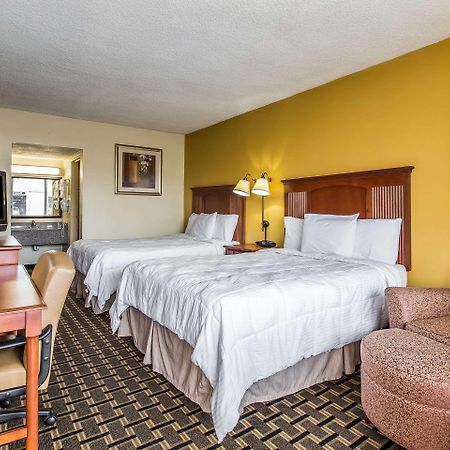 Econo Lodge Byron Buitenkant foto