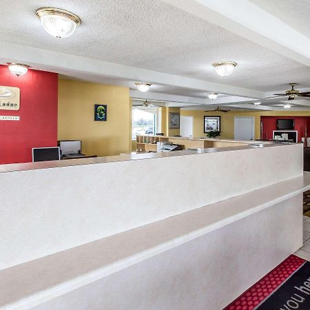Econo Lodge Byron Buitenkant foto