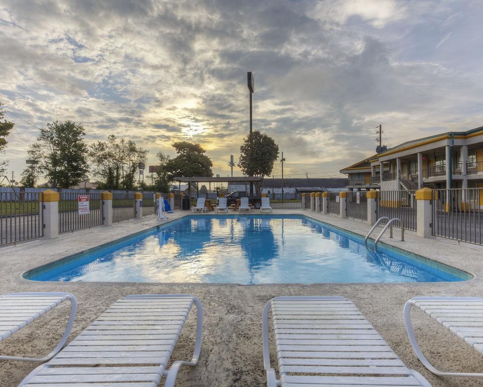 Econo Lodge Byron Buitenkant foto