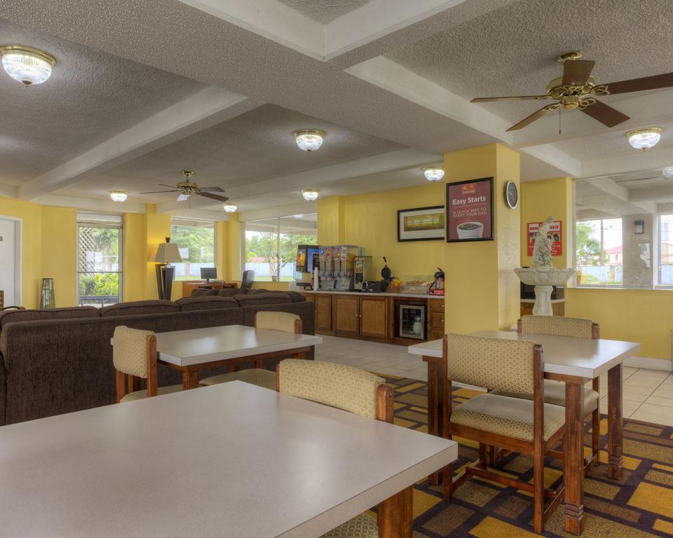 Econo Lodge Byron Buitenkant foto