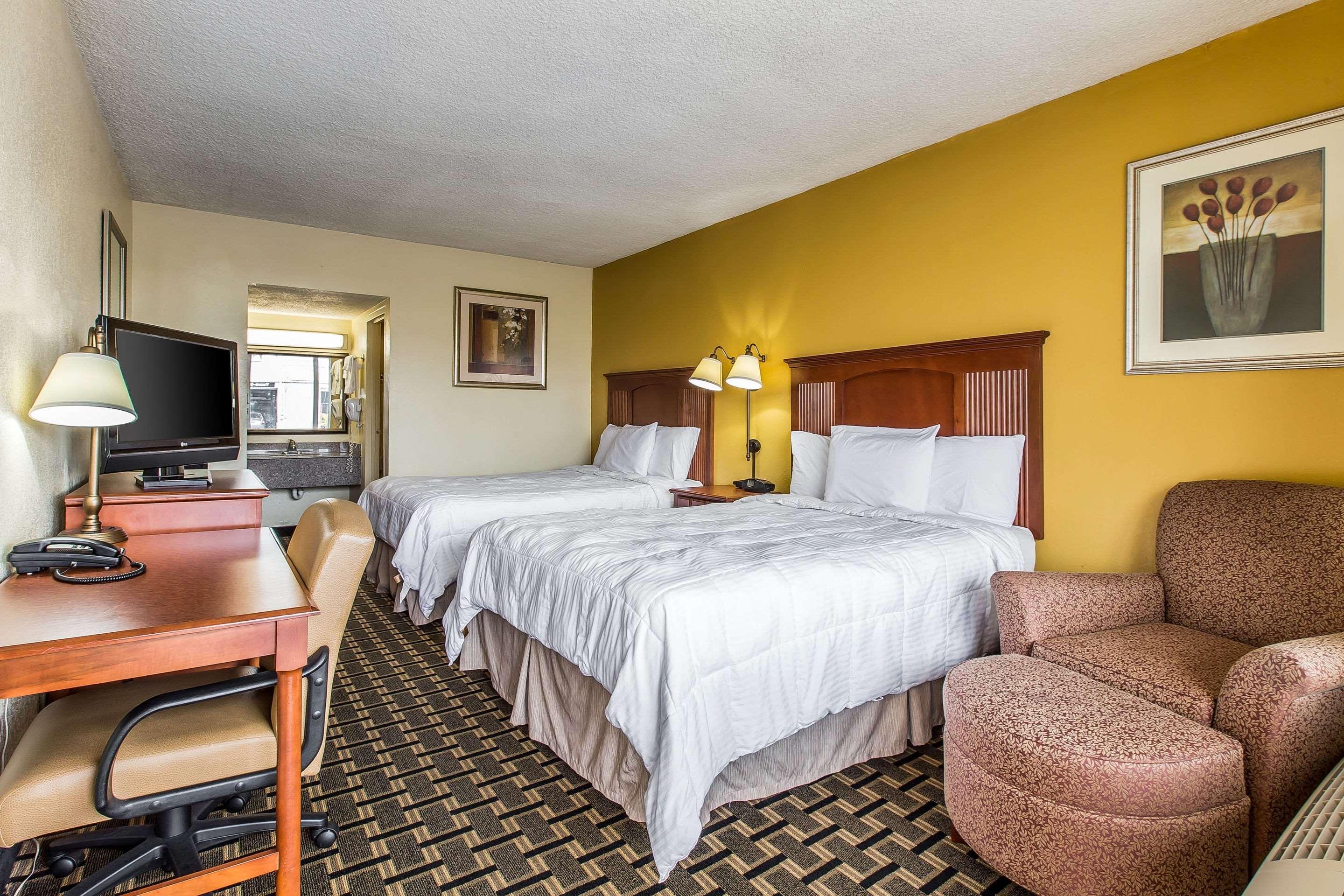 Econo Lodge Byron Buitenkant foto