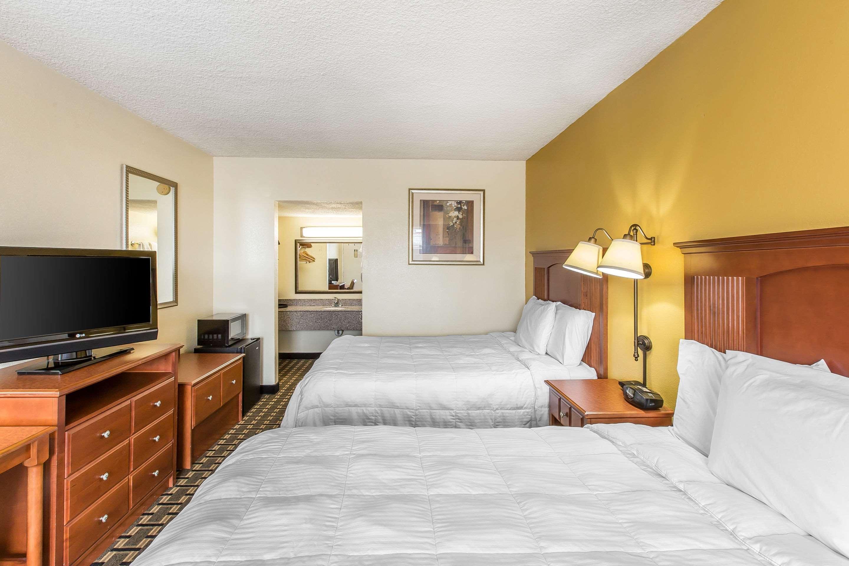 Econo Lodge Byron Buitenkant foto