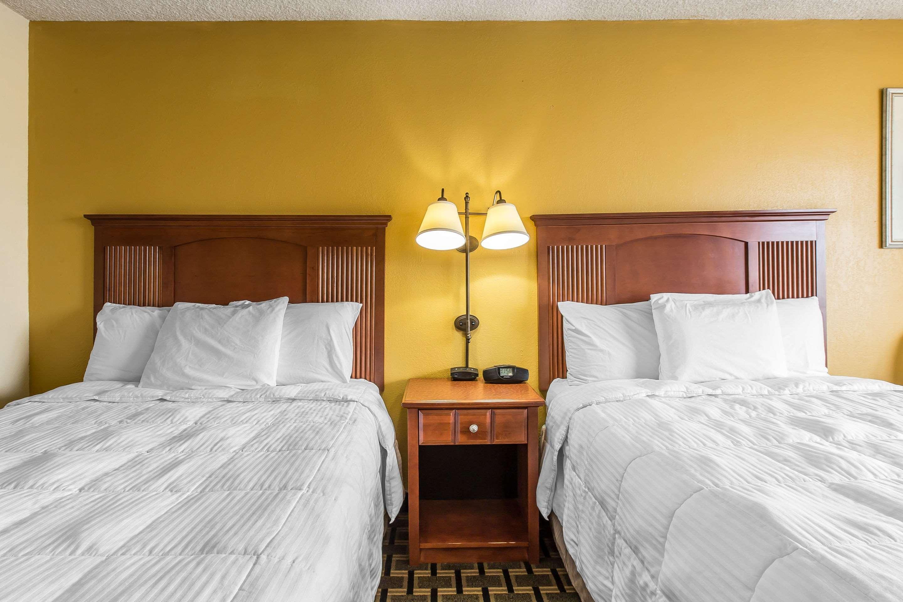Econo Lodge Byron Buitenkant foto