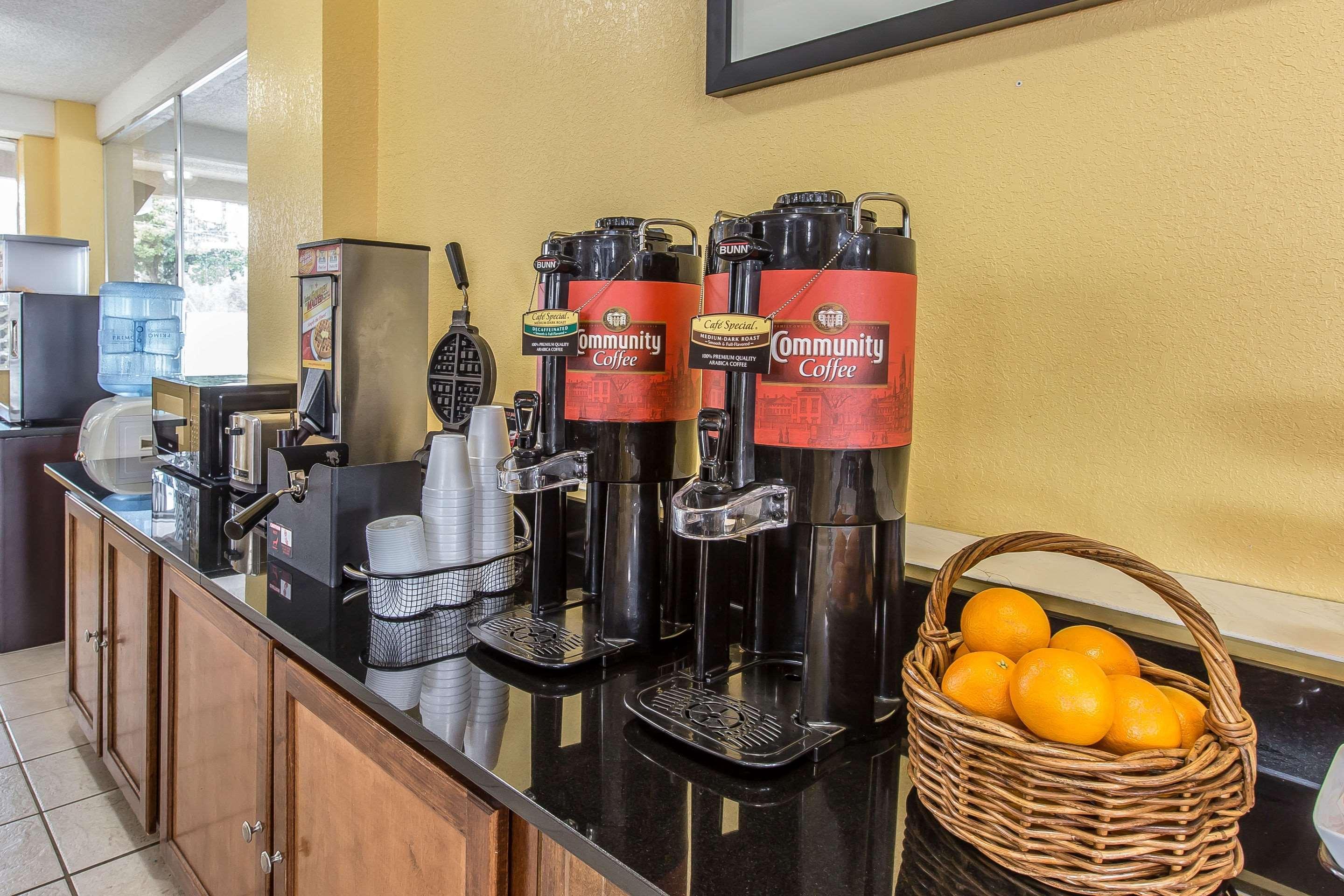Econo Lodge Byron Buitenkant foto