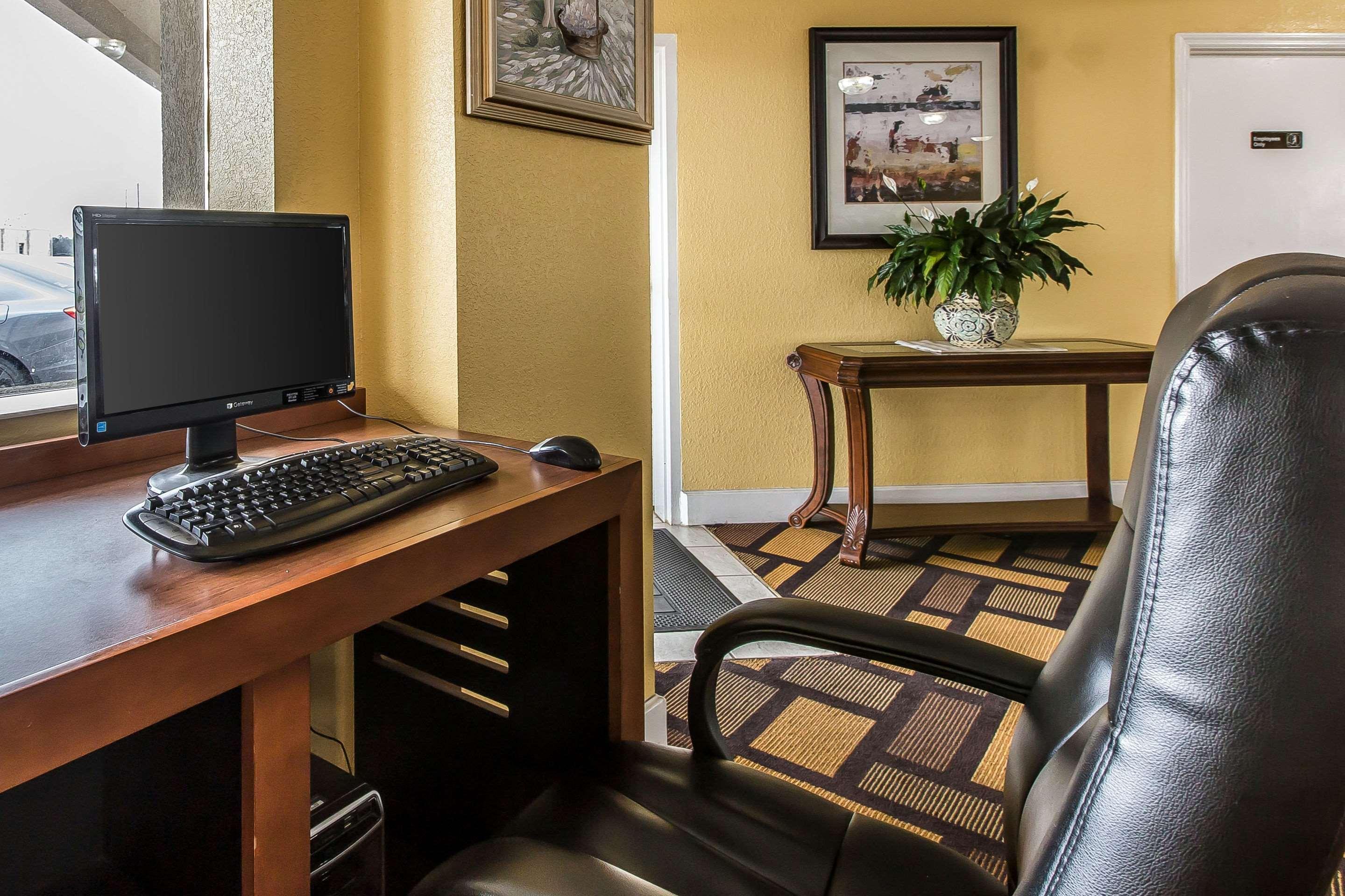 Econo Lodge Byron Buitenkant foto