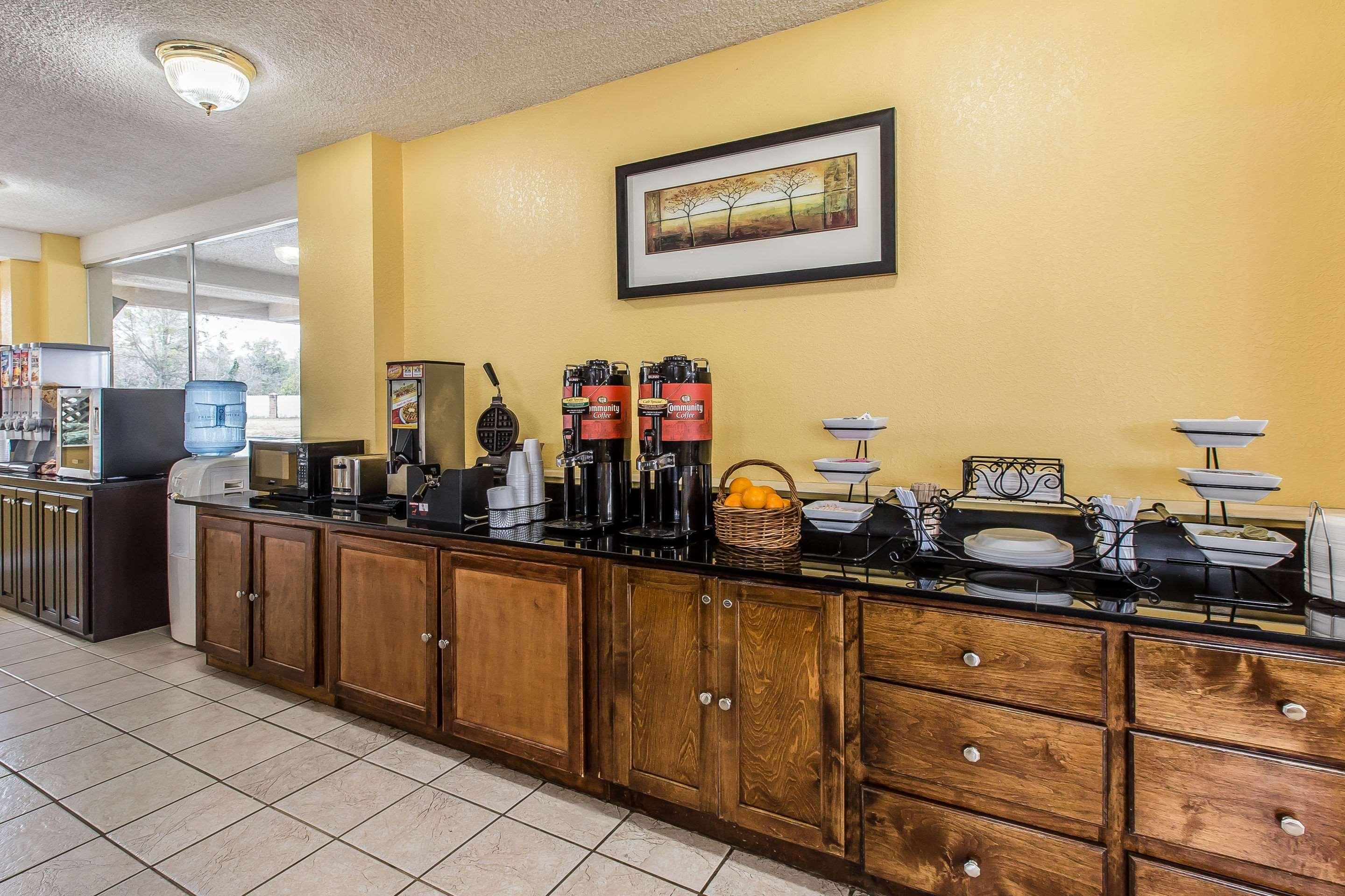 Econo Lodge Byron Buitenkant foto