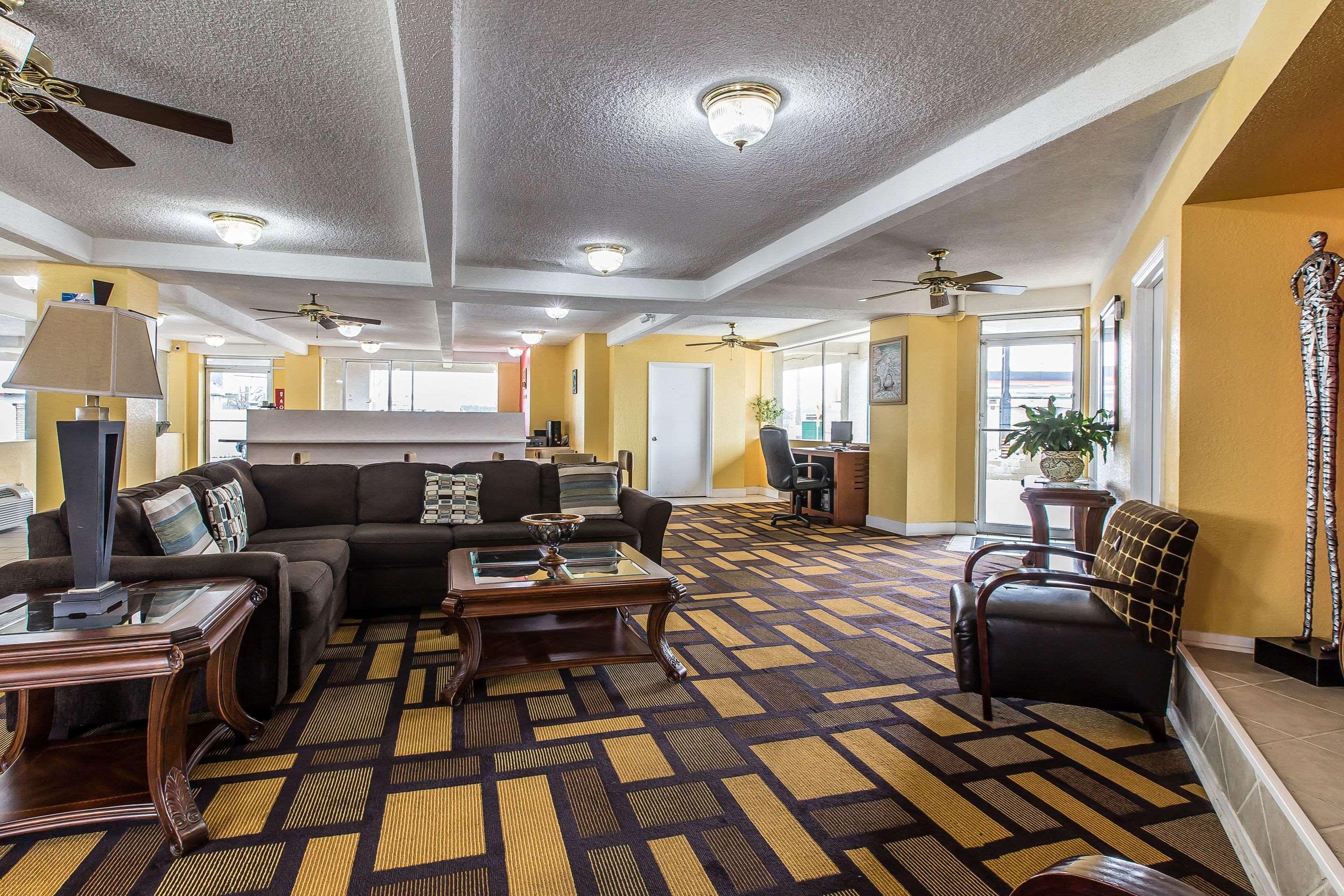 Econo Lodge Byron Buitenkant foto