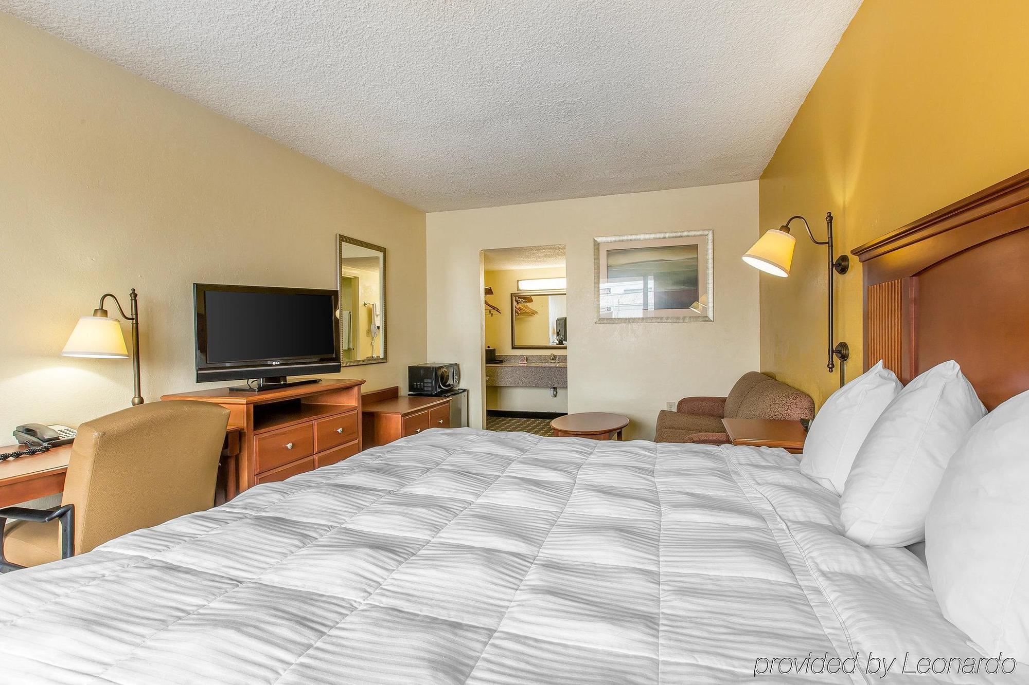 Econo Lodge Byron Buitenkant foto