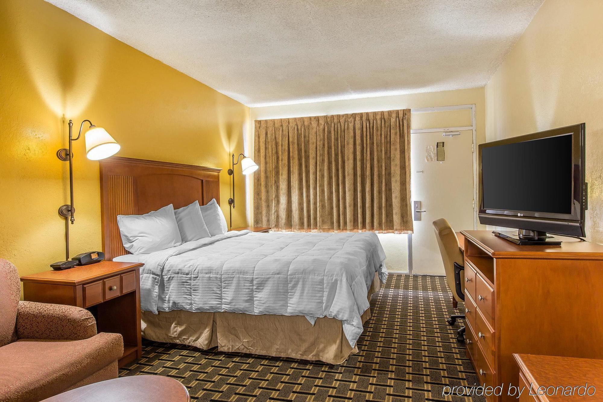 Econo Lodge Byron Buitenkant foto
