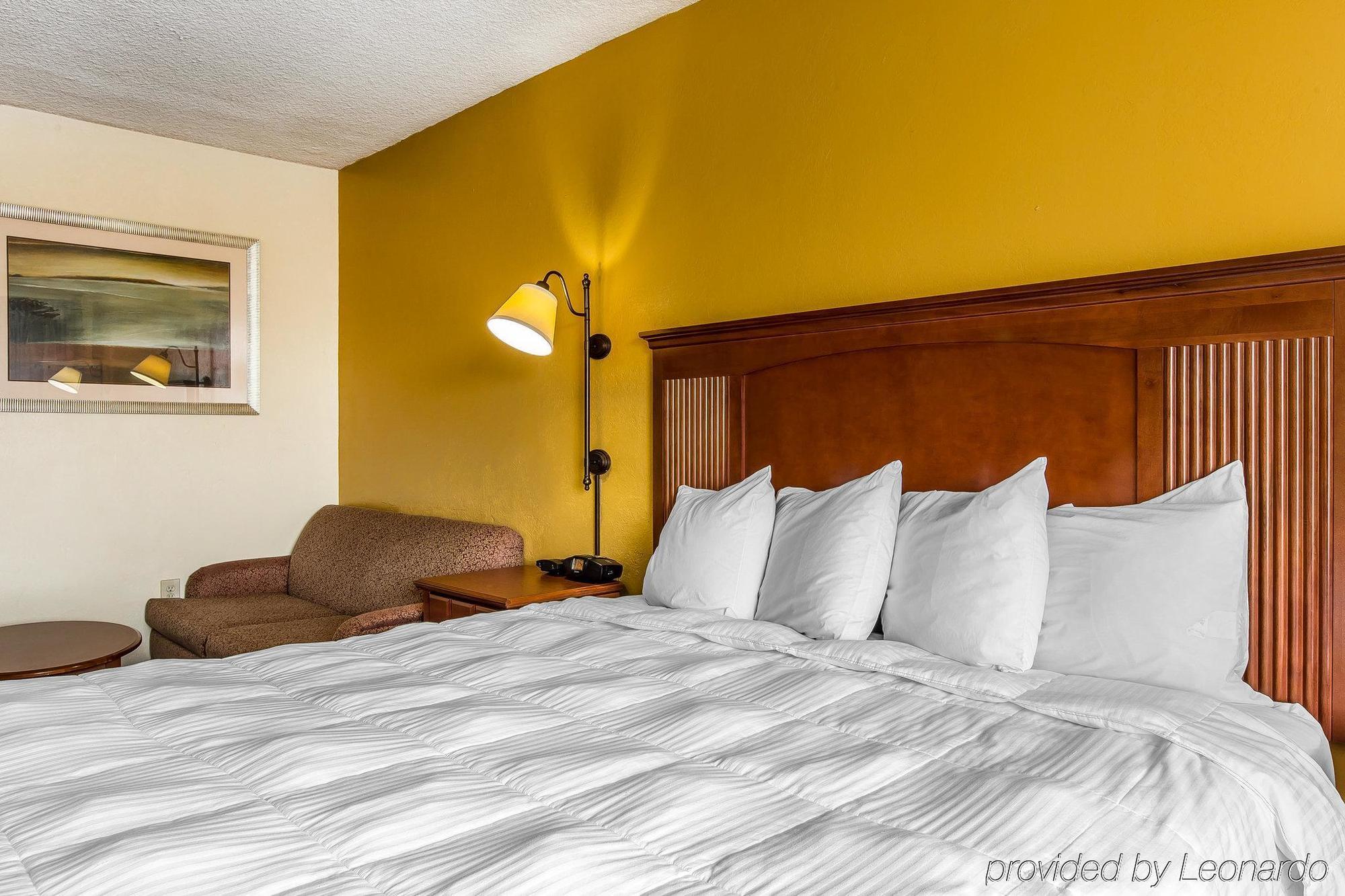 Econo Lodge Byron Buitenkant foto