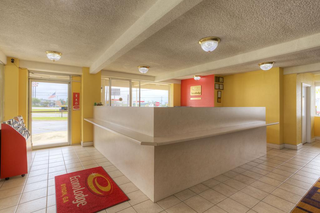Econo Lodge Byron Buitenkant foto