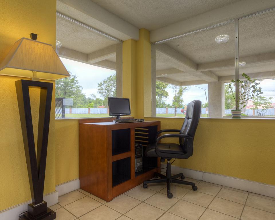 Econo Lodge Byron Buitenkant foto