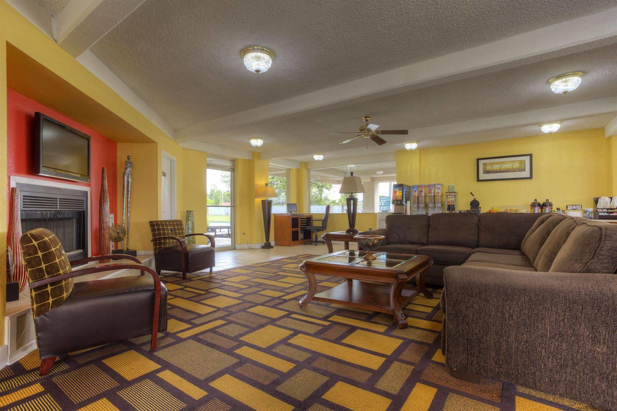 Econo Lodge Byron Buitenkant foto