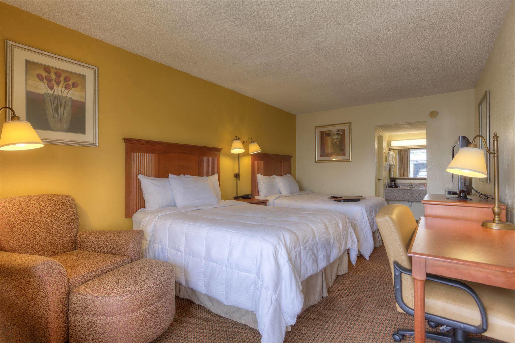 Econo Lodge Byron Buitenkant foto